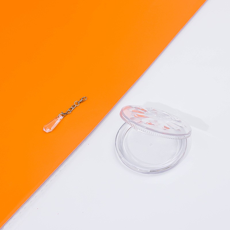 Round Diamond-shaped Five-color Eyeshadow Palette With Chain Packaging - Image 4
