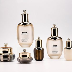 Weather and Danhoo Set: 10g Crown Cream Bottle, 25ml Sample Bottle, 110ml & 150ml Lotion Bottle