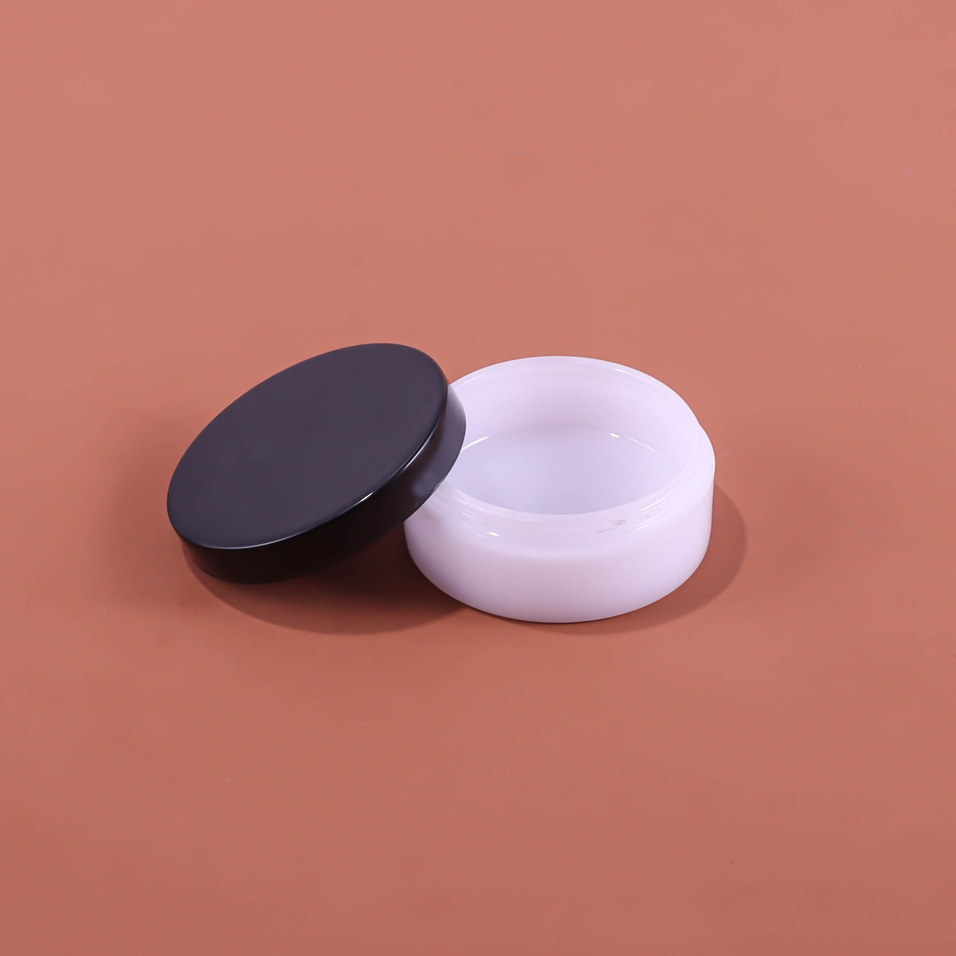 40g Flat Box Cream Bottle - Image 3