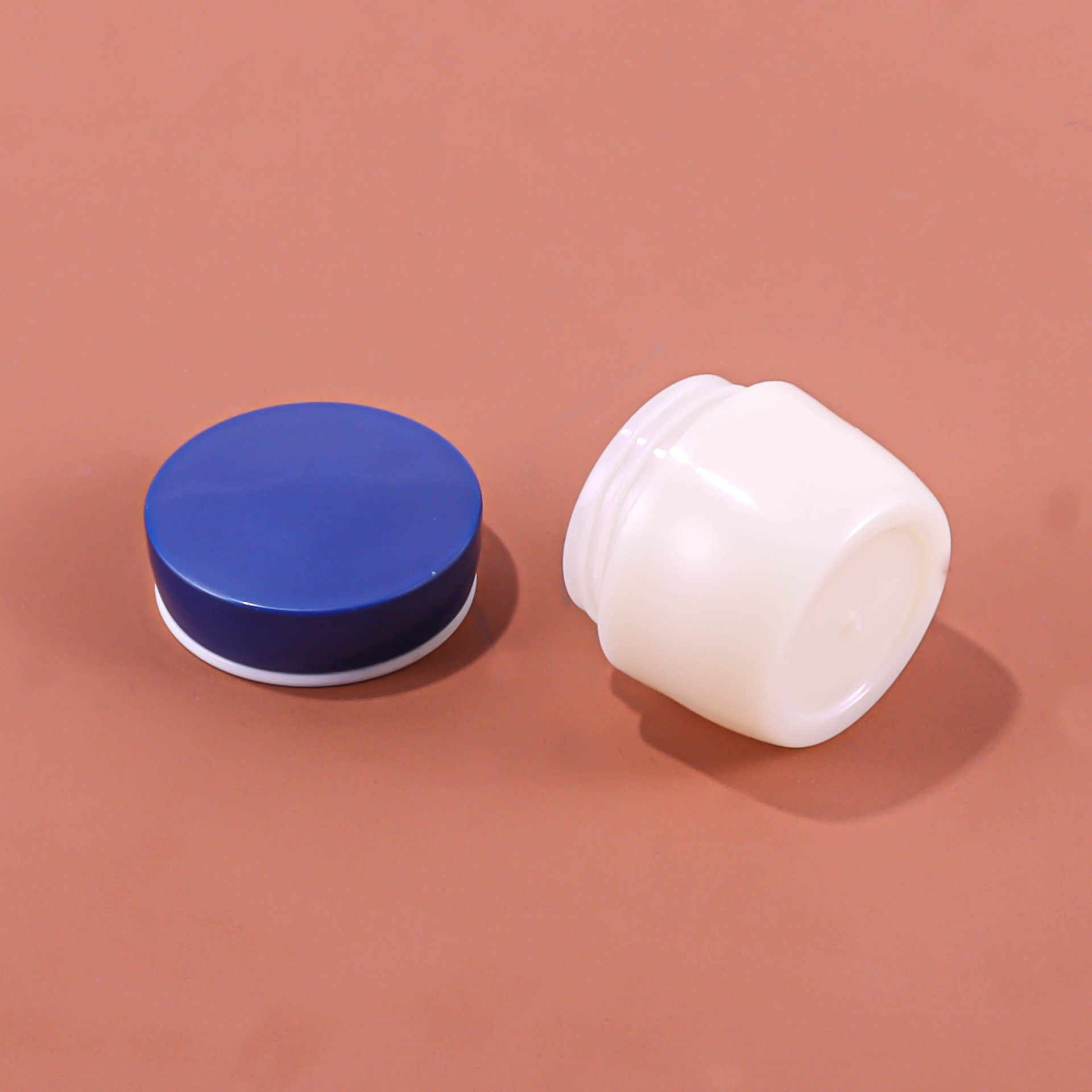 10g Round Tube-shaped Cream Container - Image 3