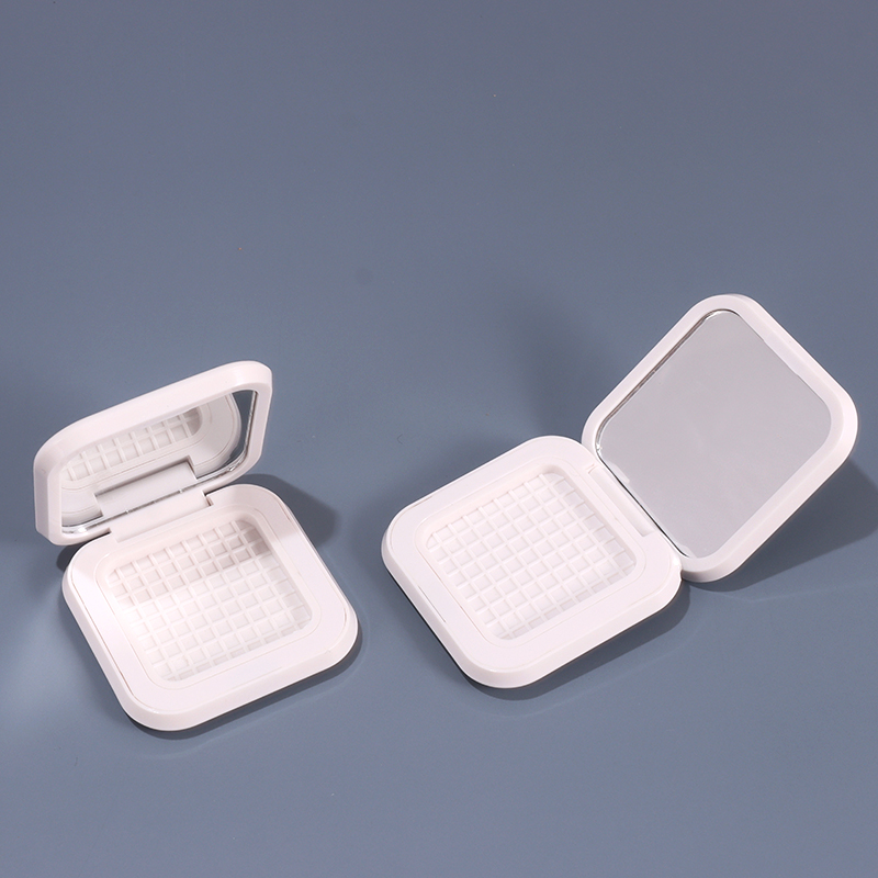 5ml Square Monochrome Powder Compact - Image 3