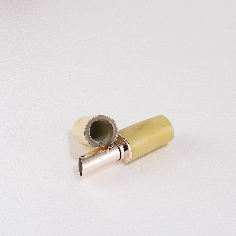 3.3g Lipstick Tube With Flowing Texture - Image 4
