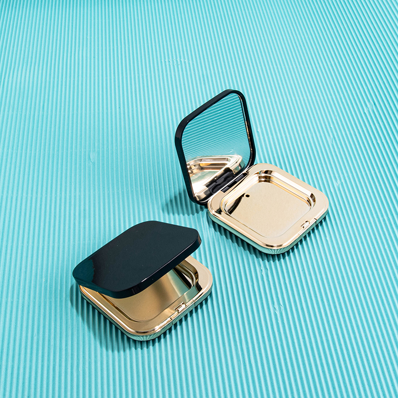 3.8g Square Button-shaped Powder Compact - Image 3
