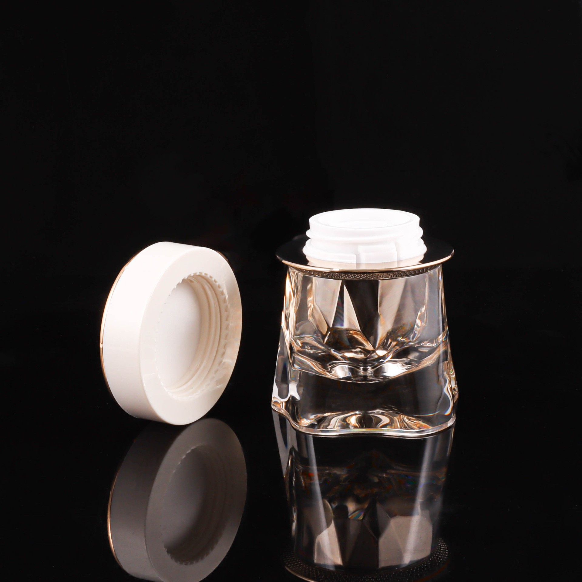 30g Acrylic Diamond Plastic Bottle - Image 3